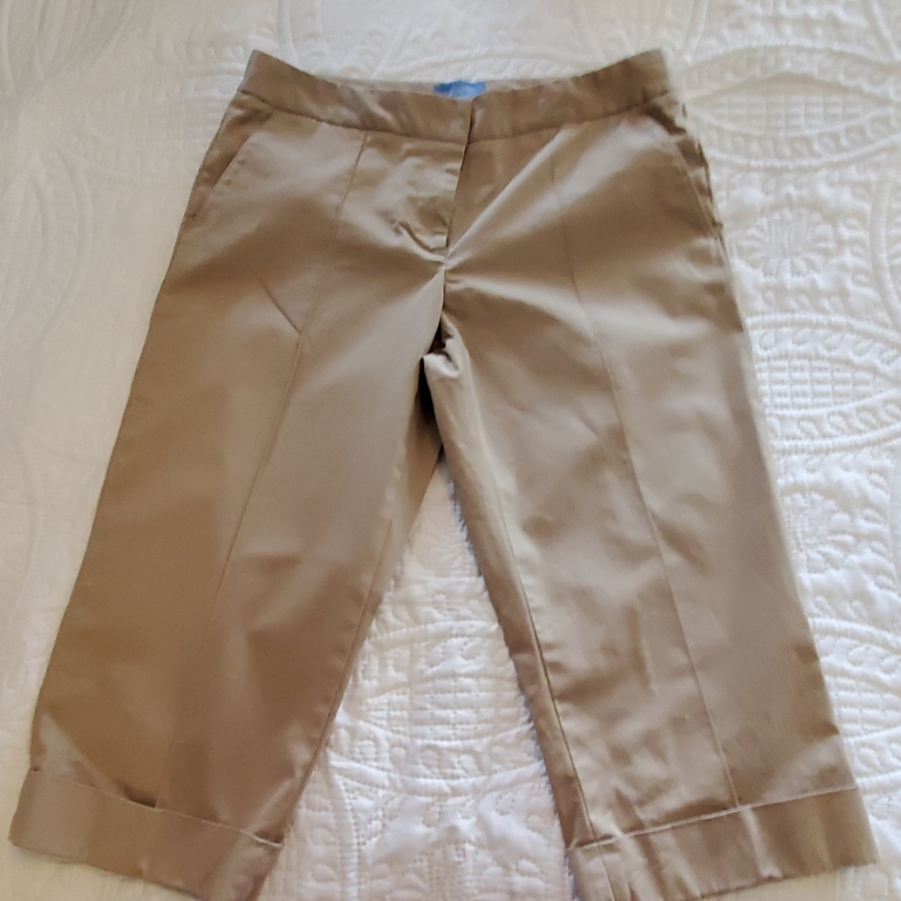 Simply Vera tan capris Size 8